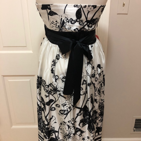 Maternite Black and White Strapless Tie-Back - Picture 3 of 4